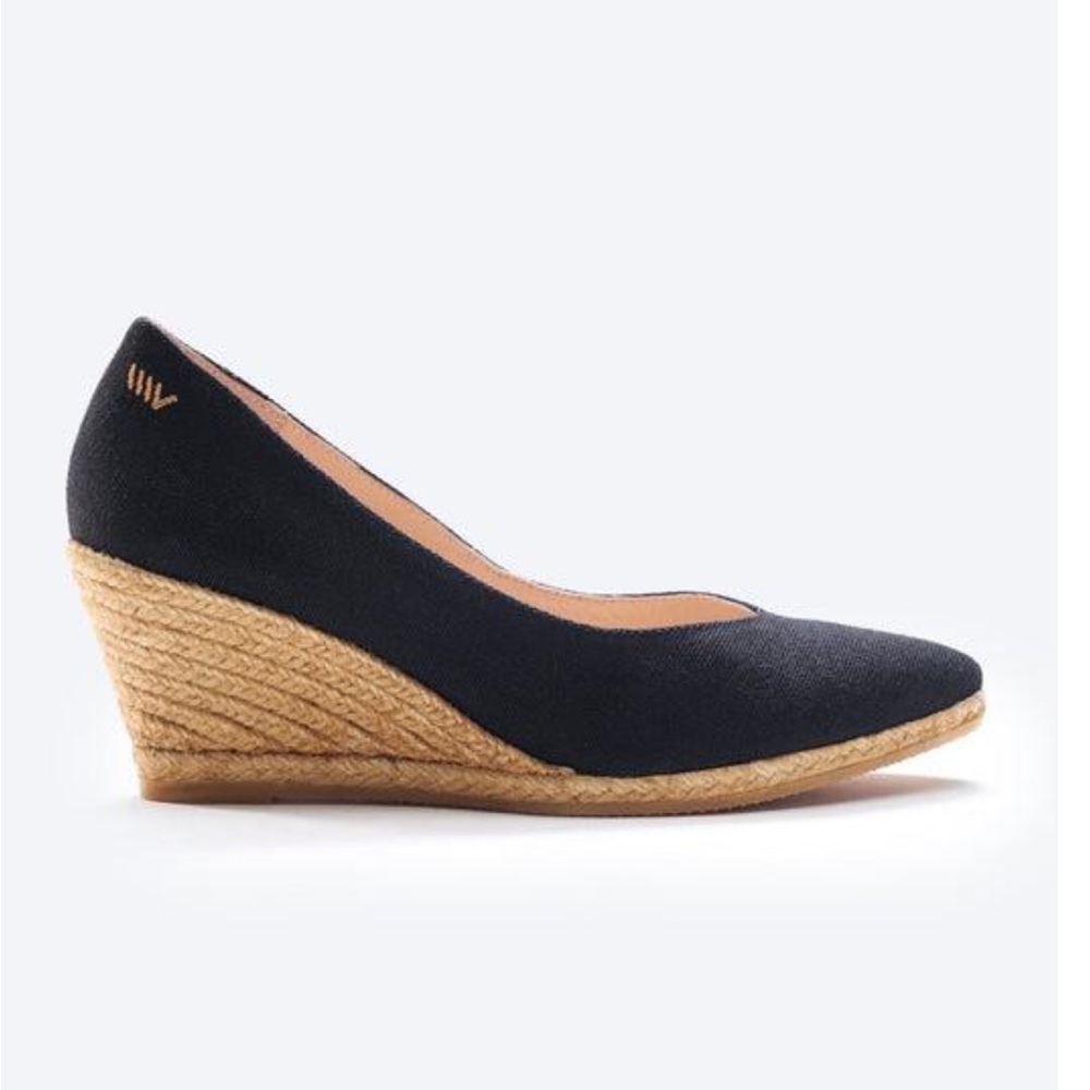 Viscata Barcelona - Roses Canvas V-Cut Espadrille Wedges. New. Black. Size 8/39